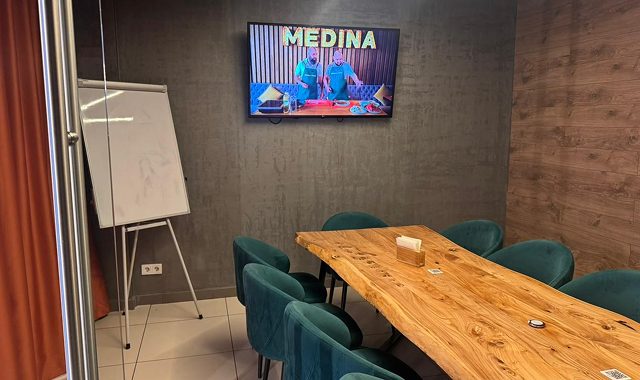 VIP-зал для никаха, книжный стеллаж